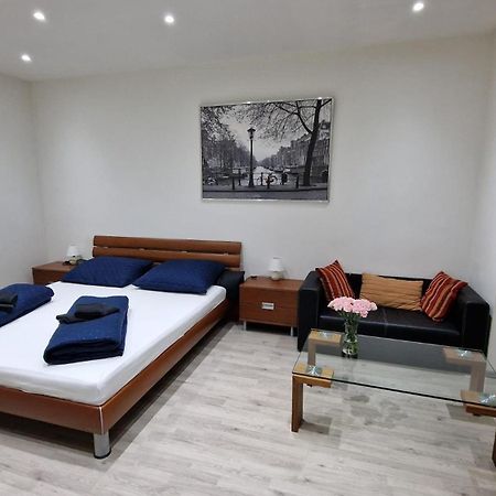 Apartment Flora - Late Check-Out At Noon 12 O Clock For Free براتسيلافا المظهر الخارجي الصورة