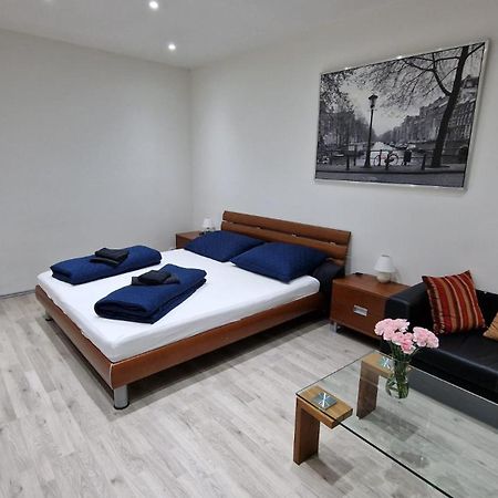 Apartment Flora - Late Check-Out At Noon 12 O Clock For Free براتسيلافا المظهر الخارجي الصورة