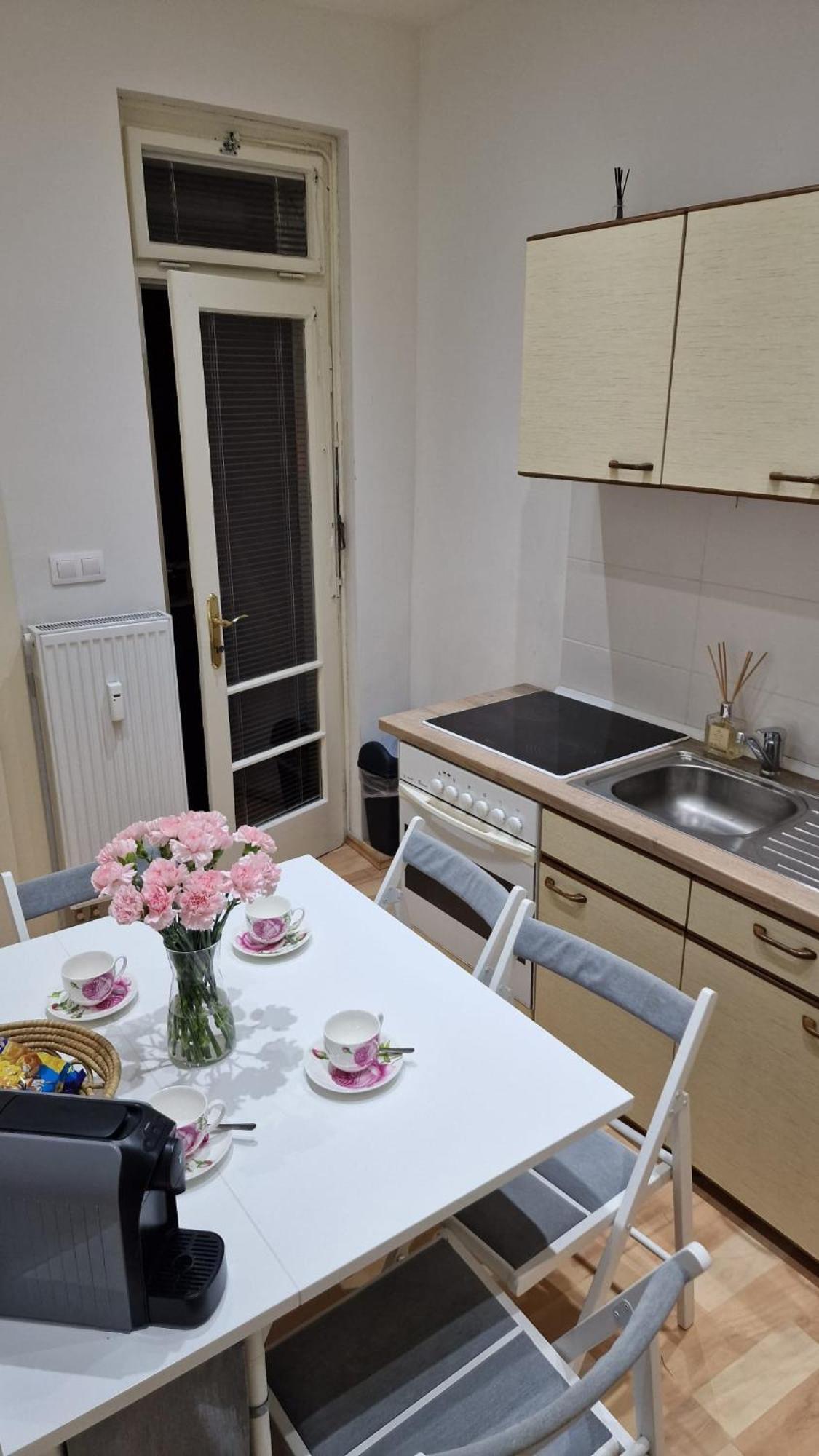 Apartment Flora - Late Check-Out At Noon 12 O Clock For Free براتسيلافا المظهر الخارجي الصورة
